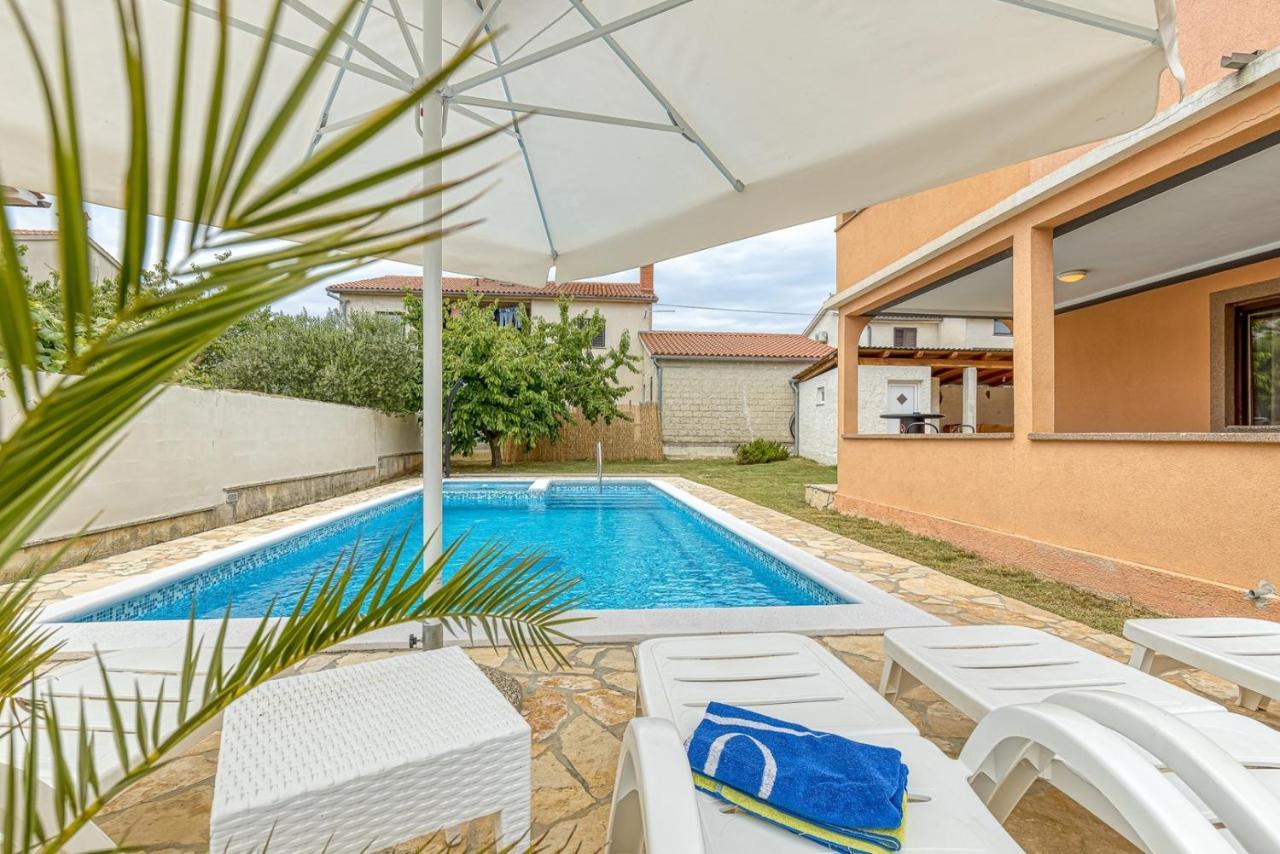 Emanuela With Private Pool Apartment Loborika Exterior photo
