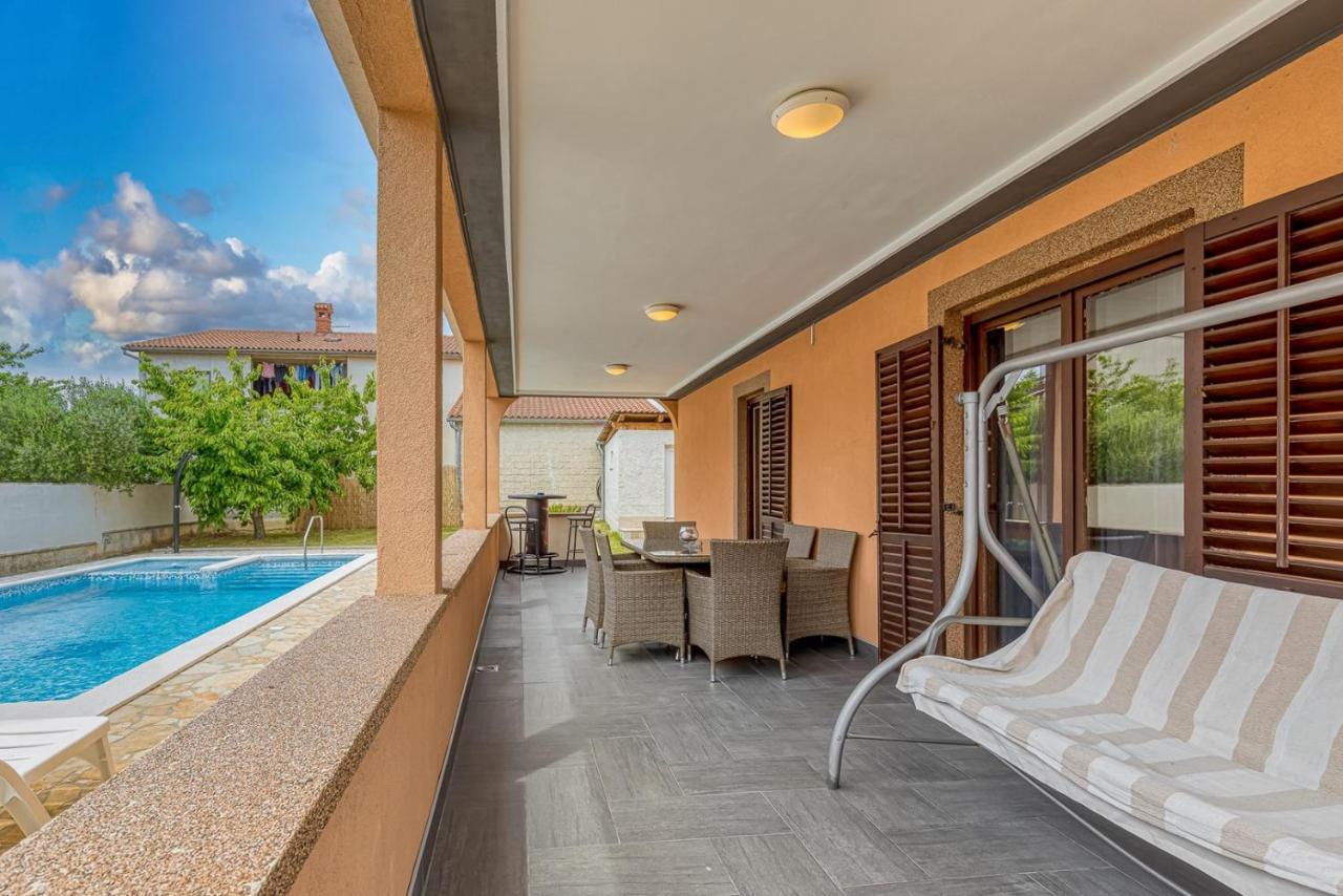 Emanuela With Private Pool Apartment Loborika Exterior photo